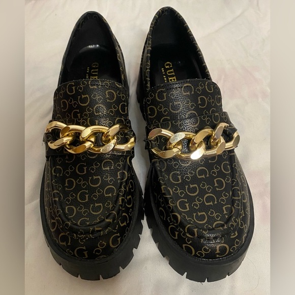 NWOT Guess Hillford Black PU Leather Gold Chain Platform Loafers Women Size 6.5 - Picture 3 of 8
